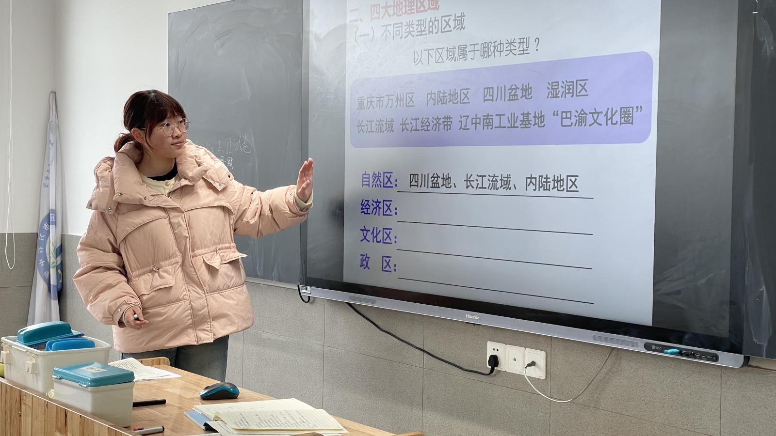 董 授课.jpg 董 授课.jpg