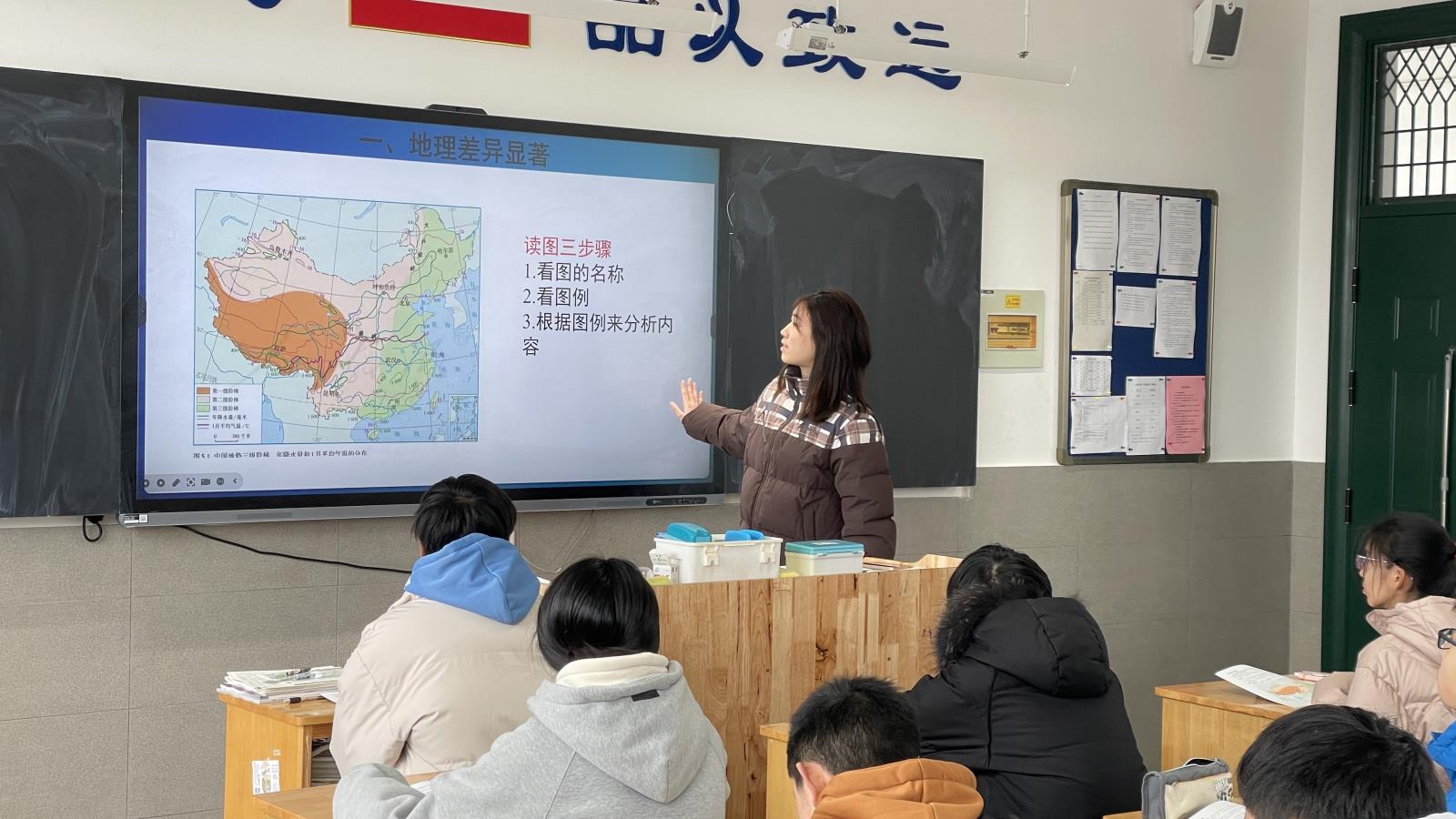 张 授课.jpg 张 授课.jpg