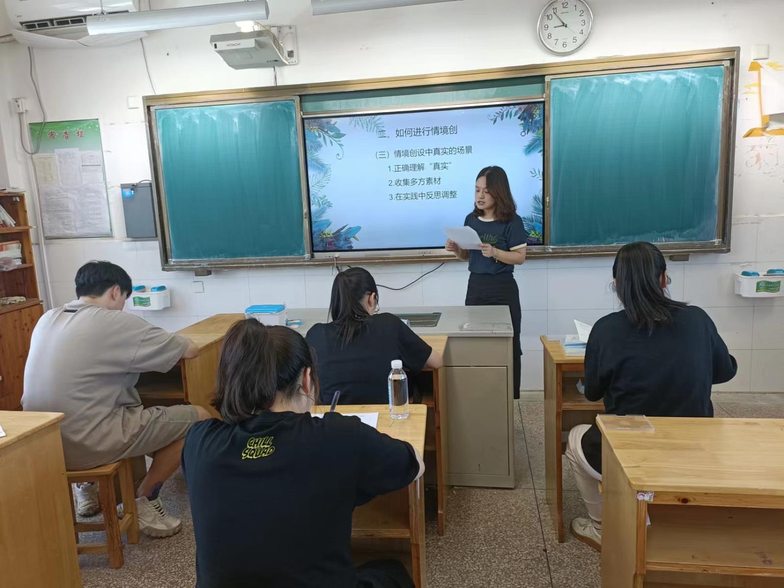 学科导师讲座.jpg 学科导师讲座.jpg